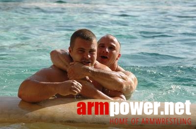 Vendetta in Dubai - preparing # Armwrestling # Armpower.net