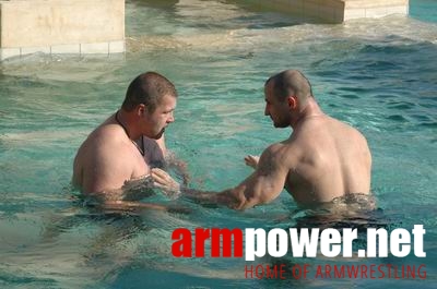 Vendetta in Dubai - preparing # Armwrestling # Armpower.net