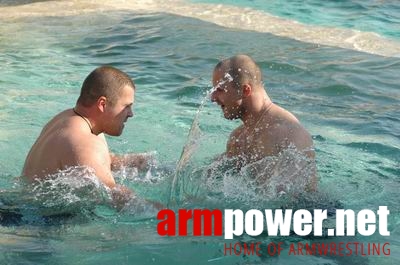 Vendetta in Dubai - preparing # Armwrestling # Armpower.net