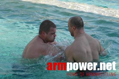 Vendetta in Dubai - preparing # Armwrestling # Armpower.net