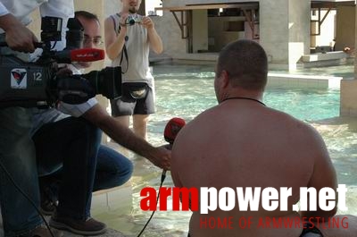 Vendetta in Dubai - preparing # Armwrestling # Armpower.net