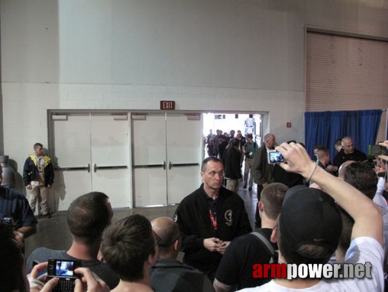 Arnold Classic 2009 - Arnold Schwarzenegger # Armwrestling # Armpower.net