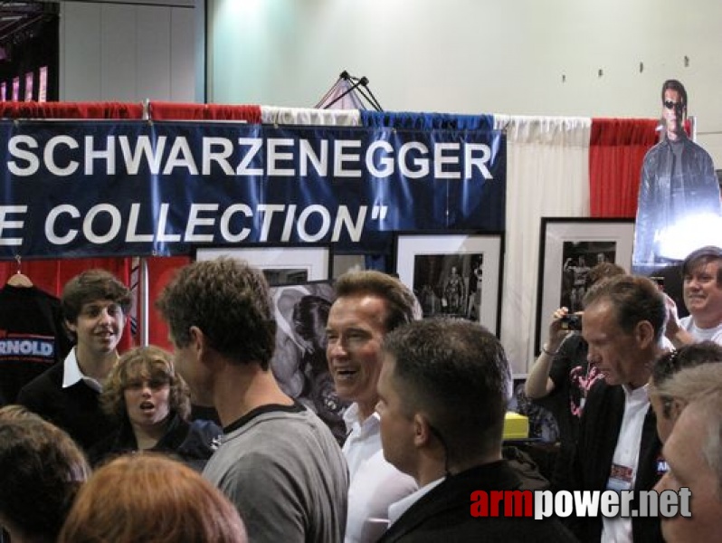 Arnold Classic 2009 - Arnold Schwarzenegger # Armwrestling # Armpower.net