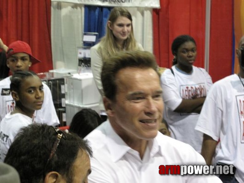 Arnold Classic 2009 - Arnold Schwarzenegger # Siłowanie na ręce # Armwrestling # Armpower.net