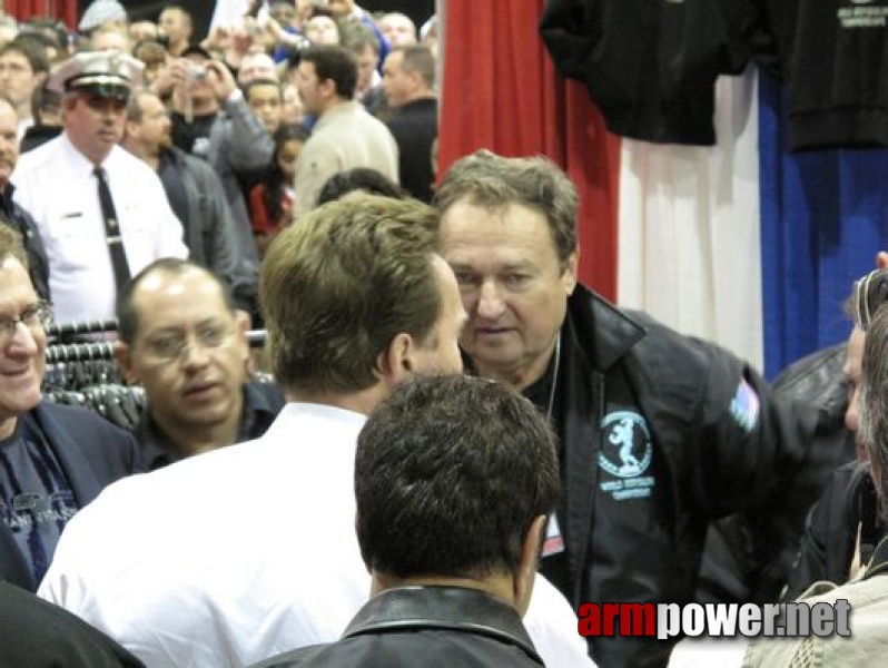 Arnold Classic 2009 - Arnold Schwarzenegger # Armwrestling # Armpower.net