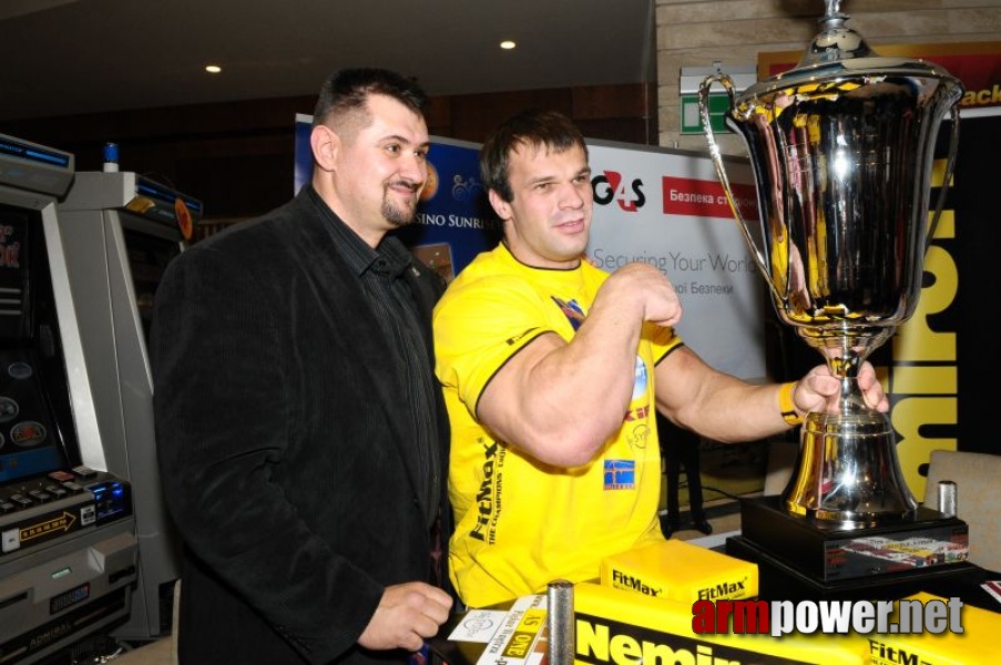 Nemiroff 2009 - Day 1 - Left hand # Siłowanie na ręce # Armwrestling # Armpower.net