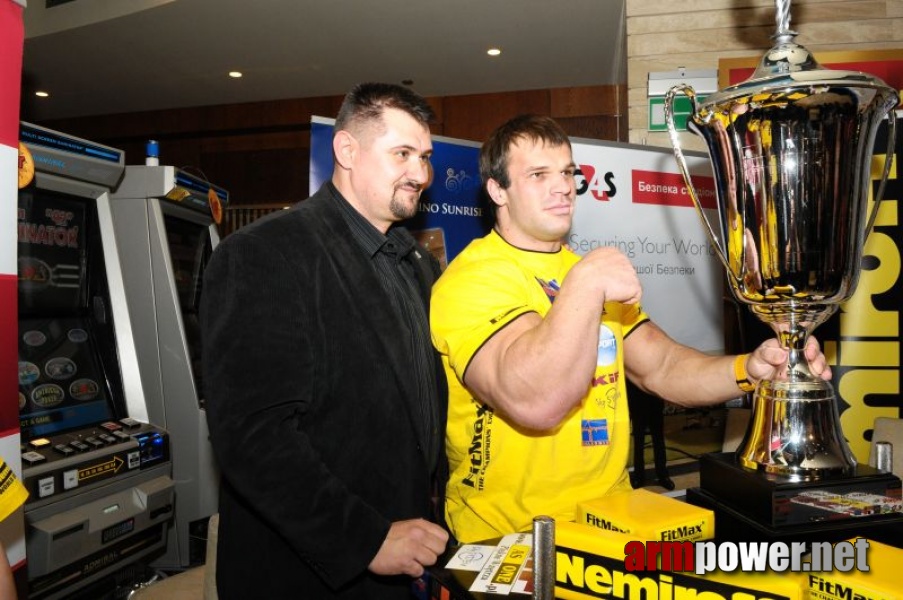 Nemiroff 2009 - Day 1 - Left hand # Siłowanie na ręce # Armwrestling # Armpower.net