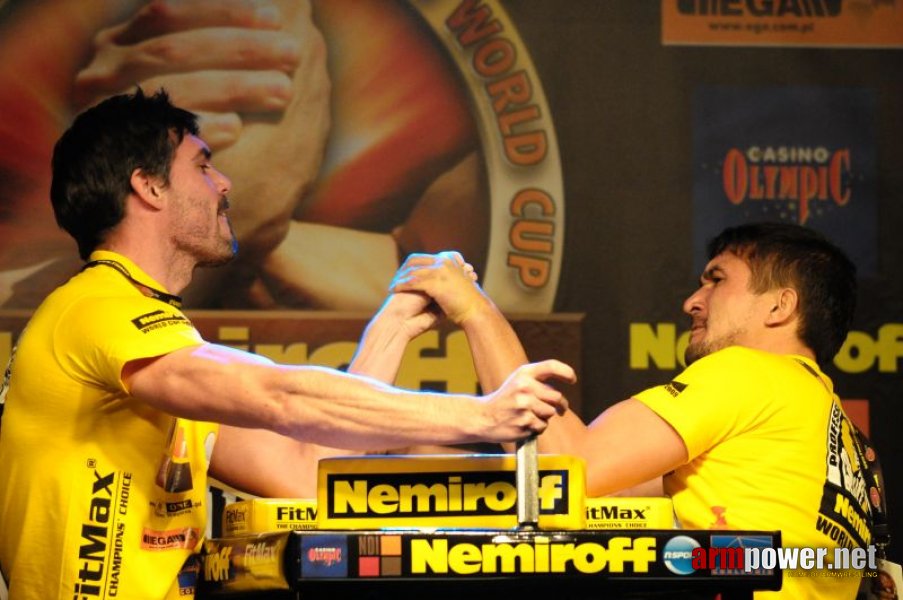 Nemiroff 2009 - Day 1 - Left hand # Siłowanie na ręce # Armwrestling # Armpower.net