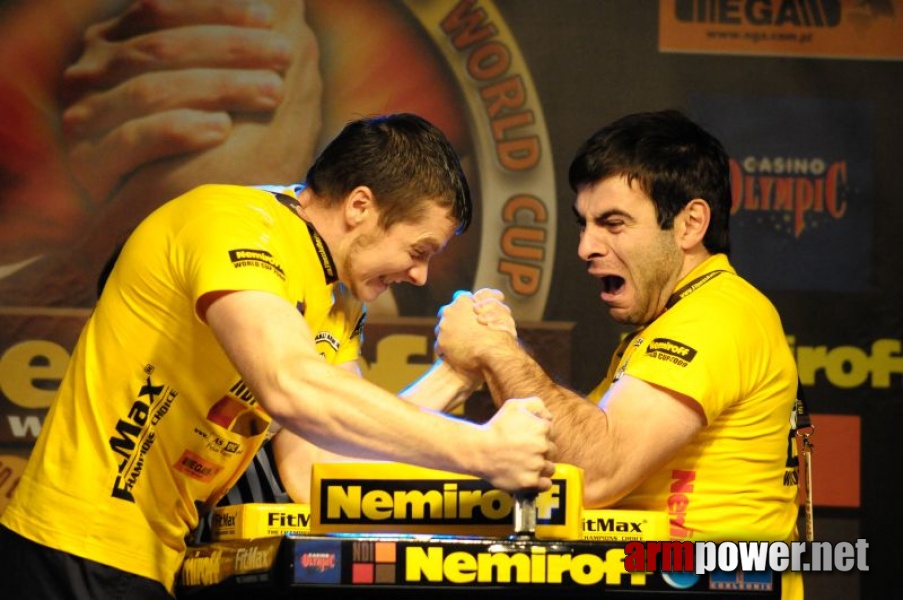 Nemiroff 2009 - Day 1 - Left hand # Siłowanie na ręce # Armwrestling # Armpower.net