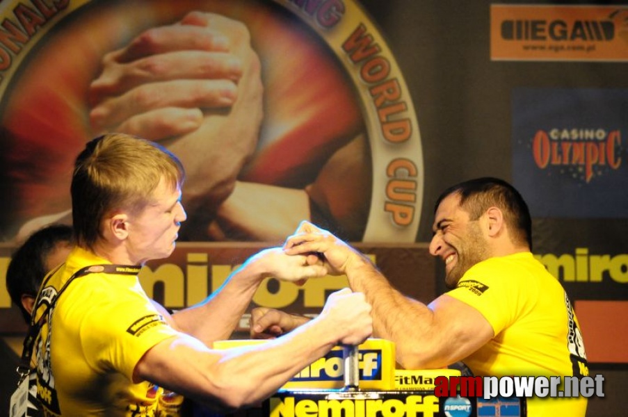 Nemiroff 2009 - Day 1 - Left hand # Siłowanie na ręce # Armwrestling # Armpower.net