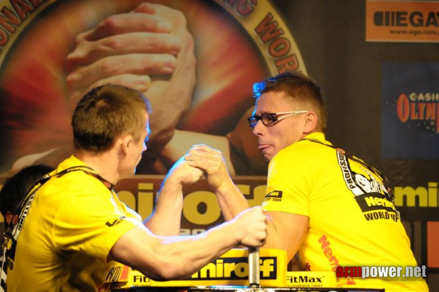 Nemiroff 2009 - Day 1 - Left hand # Siłowanie na ręce # Armwrestling # Armpower.net