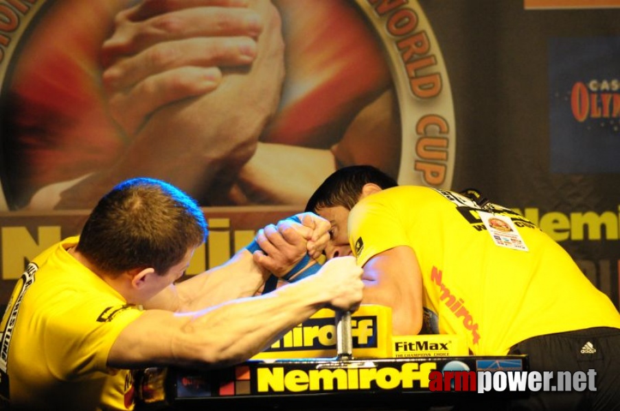 Nemiroff 2009 - Day 1 - Left hand # Siłowanie na ręce # Armwrestling # Armpower.net