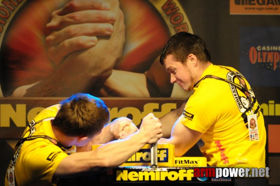 Nemiroff 2009 - Day 1 - Left hand # Siłowanie na ręce # Armwrestling # Armpower.net