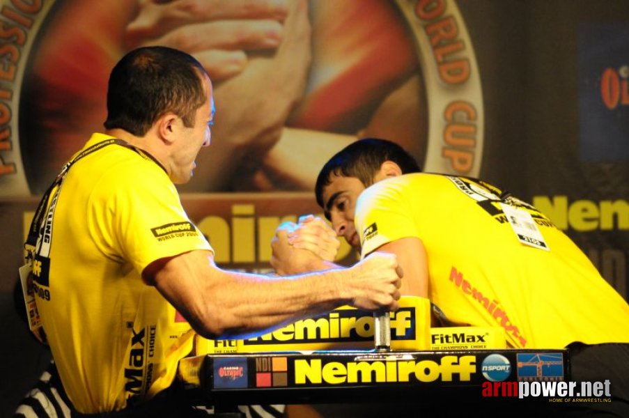 Nemiroff 2009 - Day 1 - Left hand # Siłowanie na ręce # Armwrestling # Armpower.net