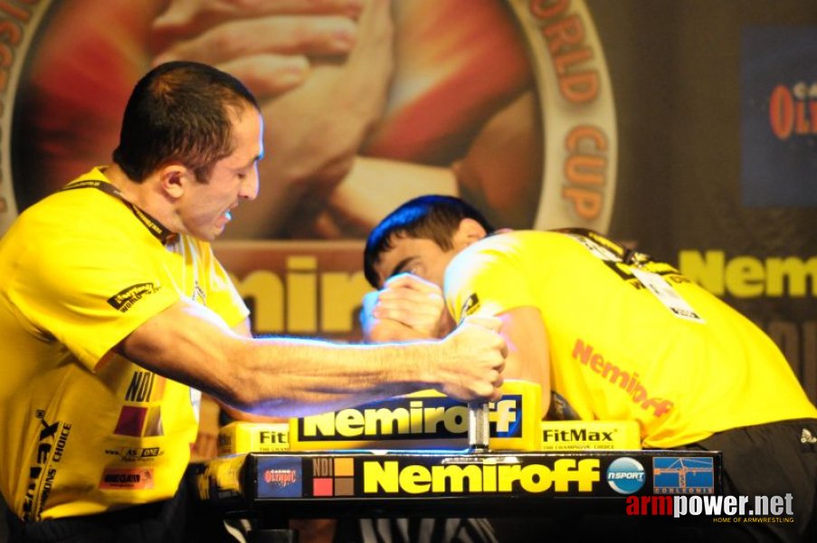 Nemiroff 2009 - Day 1 - Left hand # Siłowanie na ręce # Armwrestling # Armpower.net