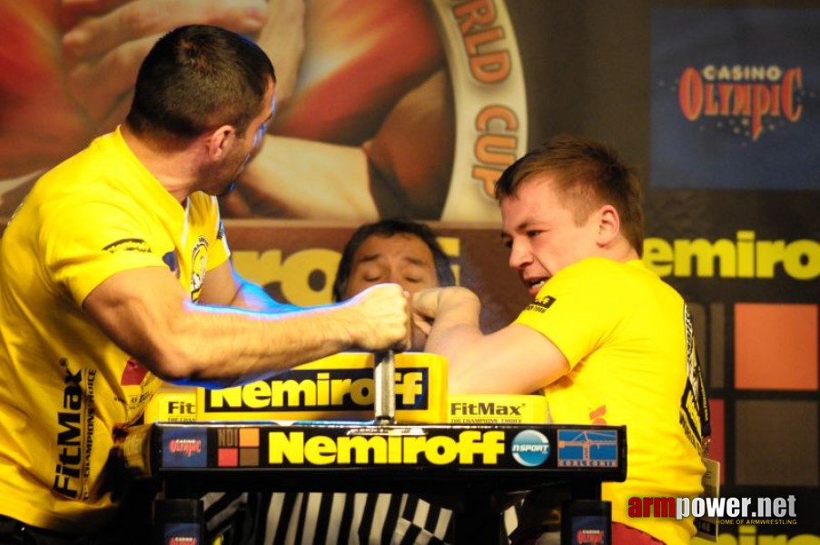 Nemiroff 2009 - Day 1 - Left hand # Siłowanie na ręce # Armwrestling # Armpower.net