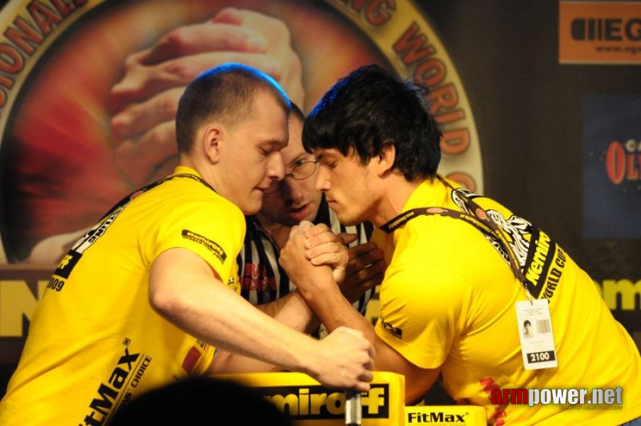 Nemiroff 2009 - Day 1 - Left hand # Siłowanie na ręce # Armwrestling # Armpower.net