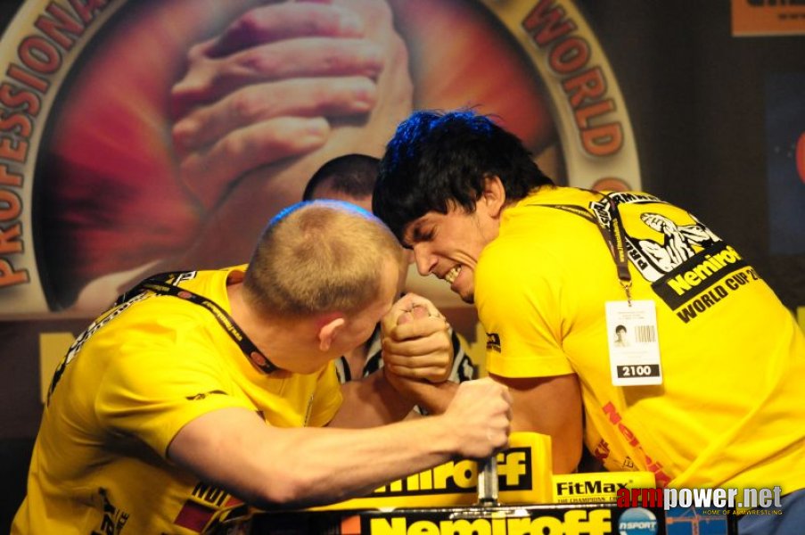 Nemiroff 2009 - Day 1 - Left hand # Siłowanie na ręce # Armwrestling # Armpower.net