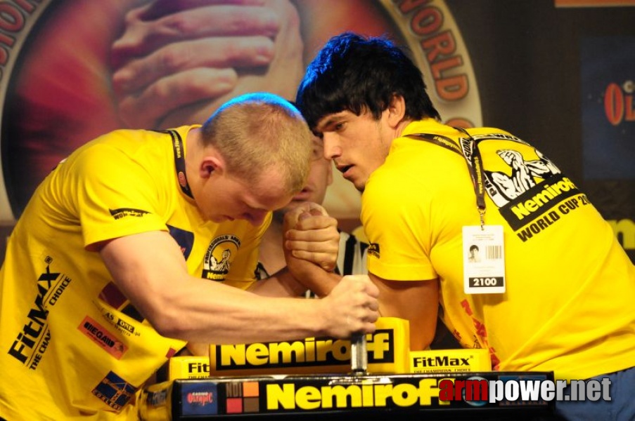 Nemiroff 2009 - Day 1 - Left hand # Siłowanie na ręce # Armwrestling # Armpower.net