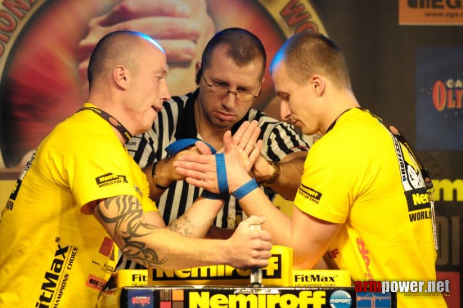 Nemiroff 2009 - Day 1 - Left hand # Siłowanie na ręce # Armwrestling # Armpower.net