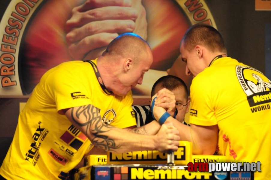 Nemiroff 2009 - Day 1 - Left hand # Siłowanie na ręce # Armwrestling # Armpower.net