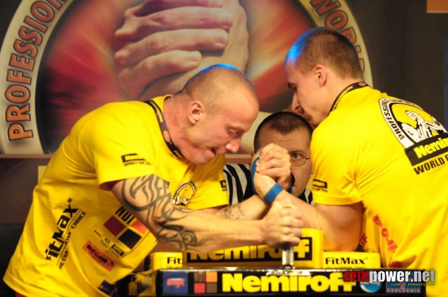 Nemiroff 2009 - Day 1 - Left hand # Siłowanie na ręce # Armwrestling # Armpower.net