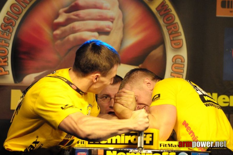 Nemiroff 2009 - Day 1 - Left hand # Siłowanie na ręce # Armwrestling # Armpower.net