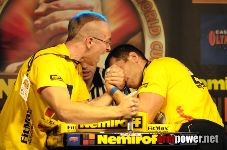 Nemiroff 2009 - Day 1 - Left hand # Siłowanie na ręce # Armwrestling # Armpower.net