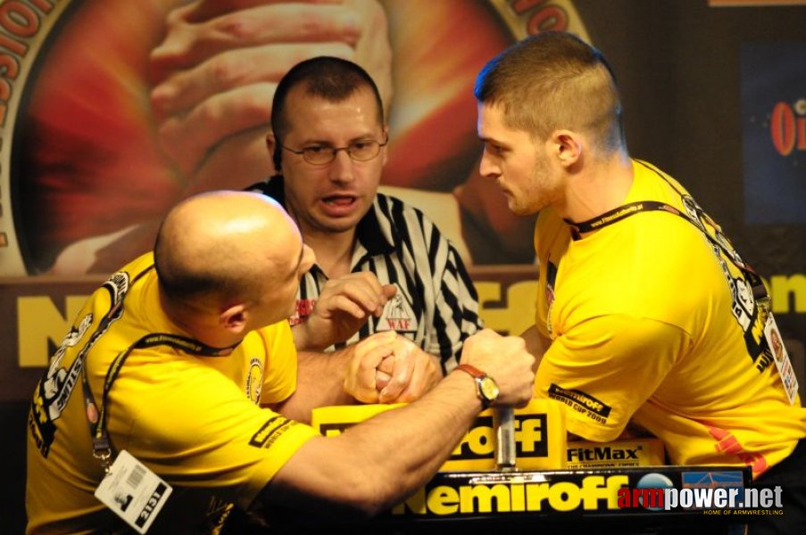 Nemiroff 2009 - Day 1 - Left hand # Siłowanie na ręce # Armwrestling # Armpower.net