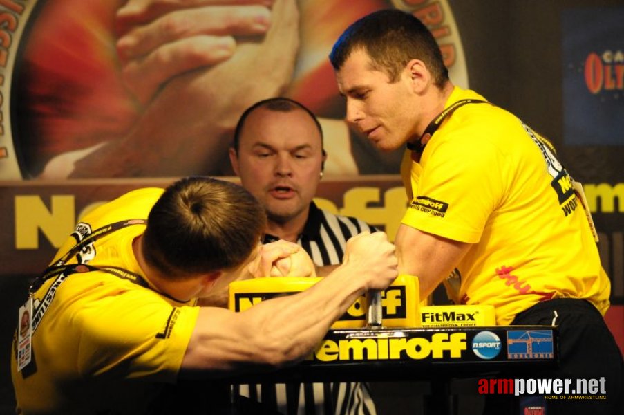 Nemiroff 2009 - Day 1 - Left hand # Siłowanie na ręce # Armwrestling # Armpower.net