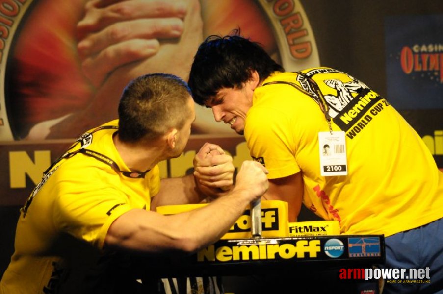 Nemiroff 2009 - Day 1 - Left hand # Siłowanie na ręce # Armwrestling # Armpower.net