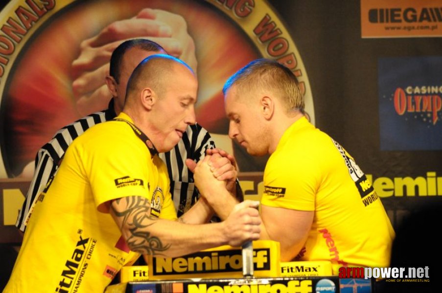 Nemiroff 2009 - Day 1 - Left hand # Siłowanie na ręce # Armwrestling # Armpower.net