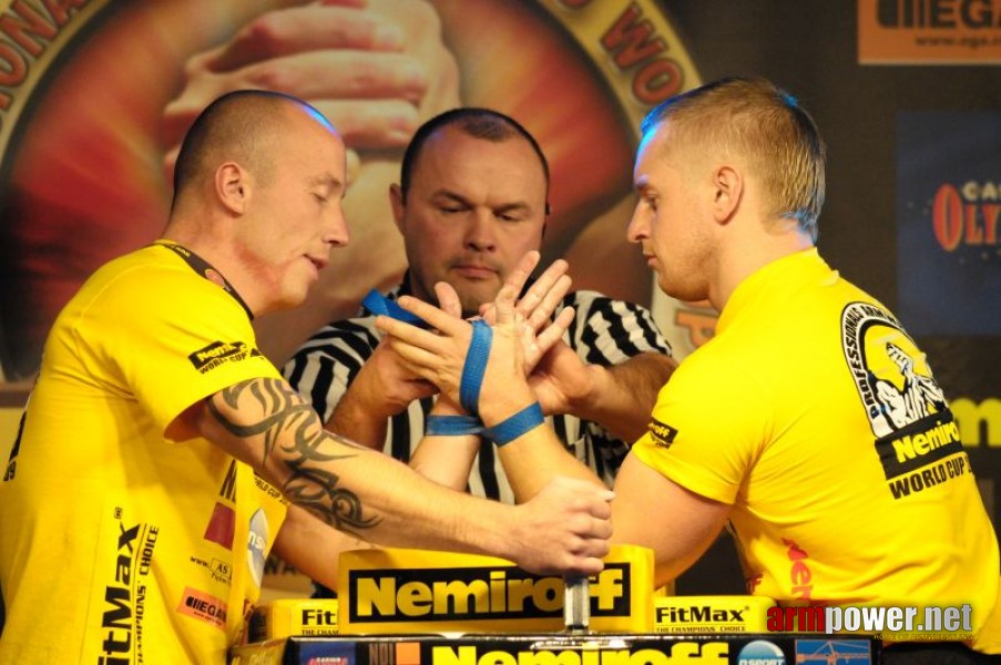 Nemiroff 2009 - Day 1 - Left hand # Siłowanie na ręce # Armwrestling # Armpower.net