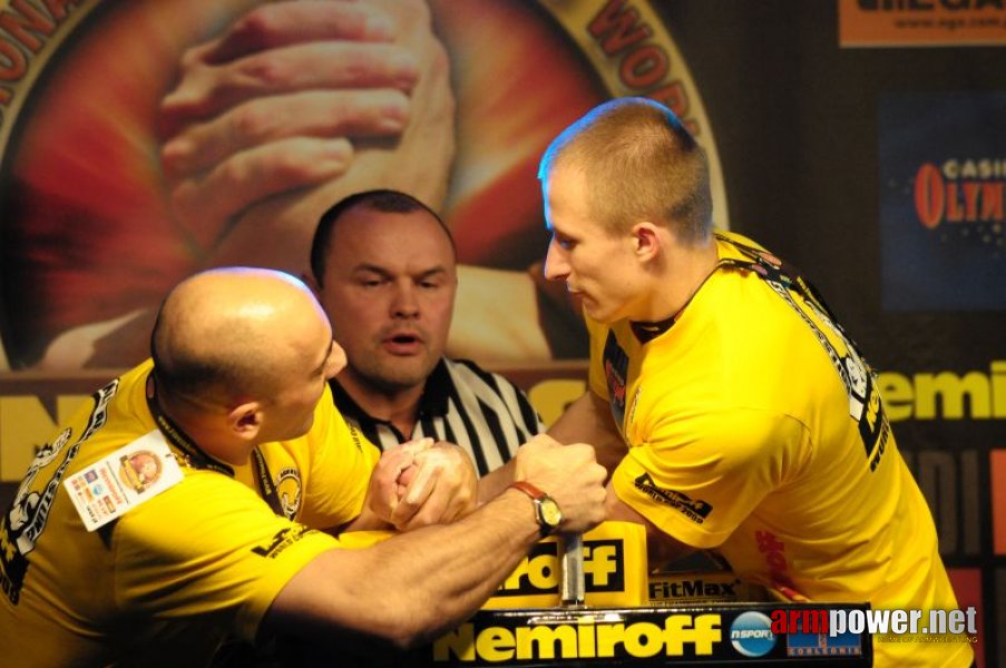 Nemiroff 2009 - Day 1 - Left hand # Siłowanie na ręce # Armwrestling # Armpower.net