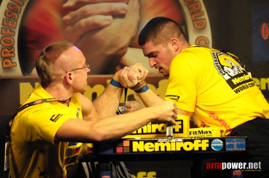 Nemiroff 2009 - Day 1 - Left hand # Siłowanie na ręce # Armwrestling # Armpower.net