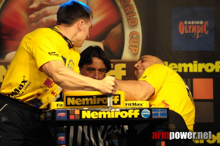 Nemiroff 2009 - Day 1 - Left hand # Siłowanie na ręce # Armwrestling # Armpower.net