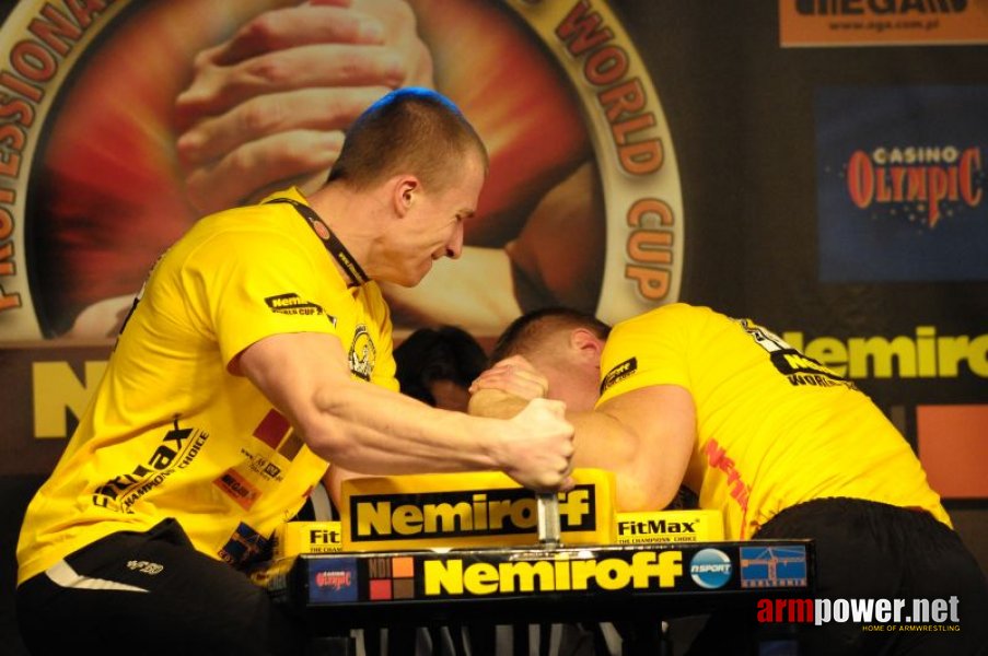 Nemiroff 2009 - Day 1 - Left hand # Siłowanie na ręce # Armwrestling # Armpower.net