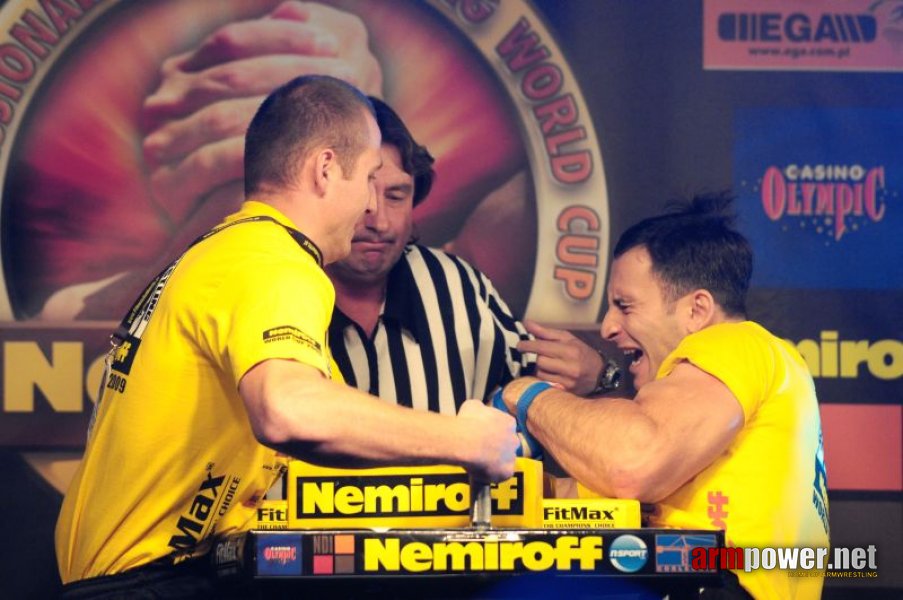 Nemiroff 2009 - Day 1 - Left hand # Siłowanie na ręce # Armwrestling # Armpower.net