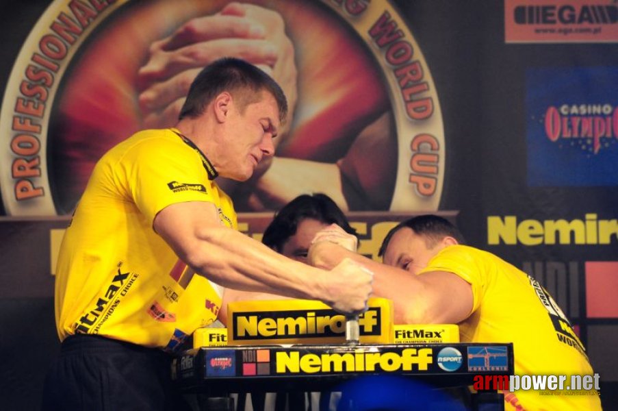 Nemiroff 2009 - Day 1 - Left hand # Siłowanie na ręce # Armwrestling # Armpower.net