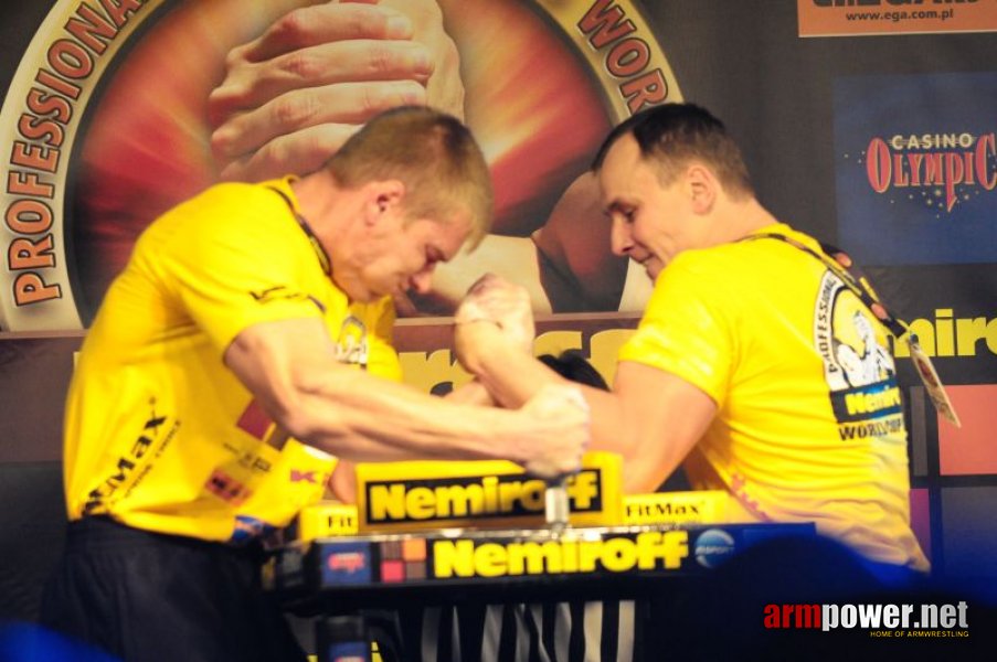 Nemiroff 2009 - Day 1 - Left hand # Siłowanie na ręce # Armwrestling # Armpower.net