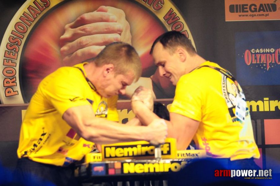 Nemiroff 2009 - Day 1 - Left hand # Siłowanie na ręce # Armwrestling # Armpower.net