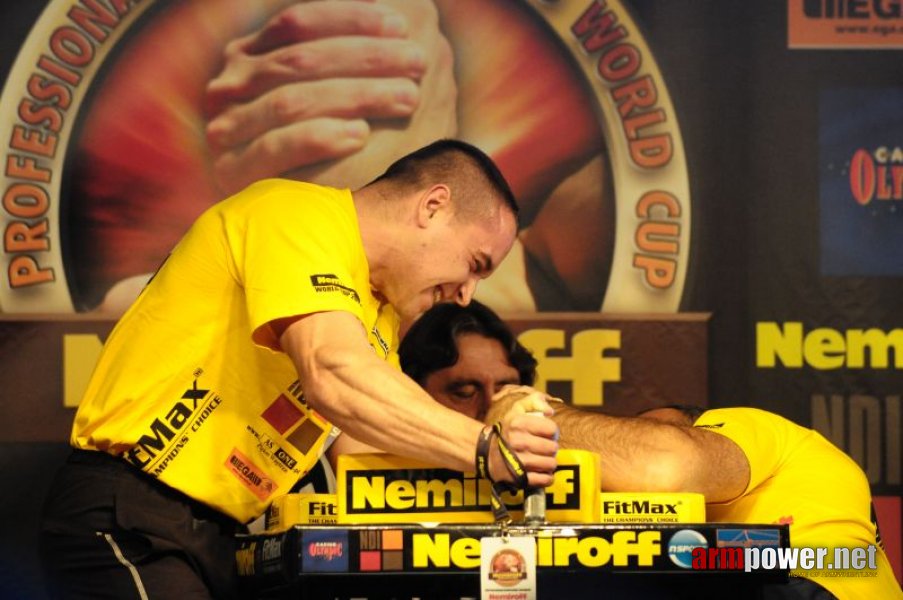 Nemiroff 2009 - Day 1 - Left hand # Siłowanie na ręce # Armwrestling # Armpower.net