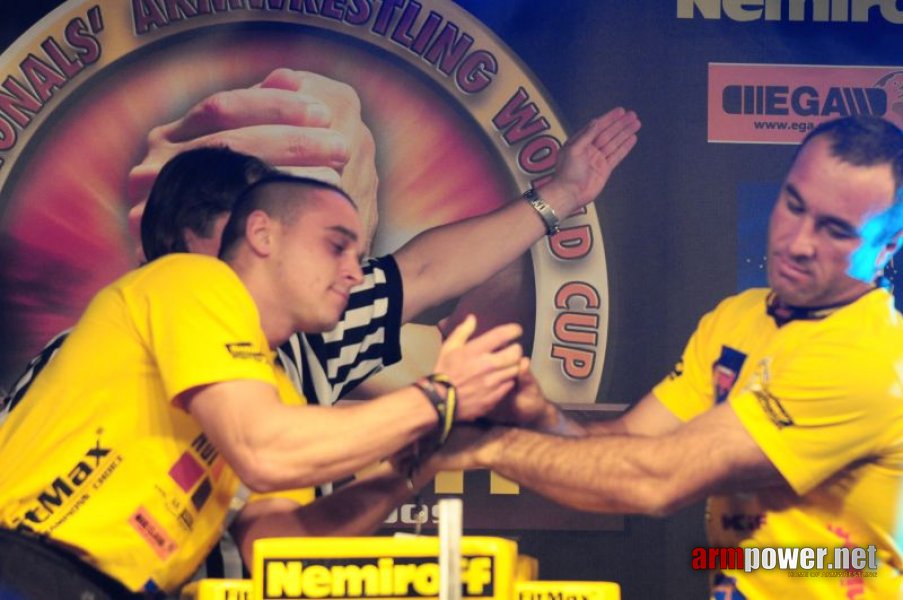 Nemiroff 2009 - Day 1 - Left hand # Siłowanie na ręce # Armwrestling # Armpower.net