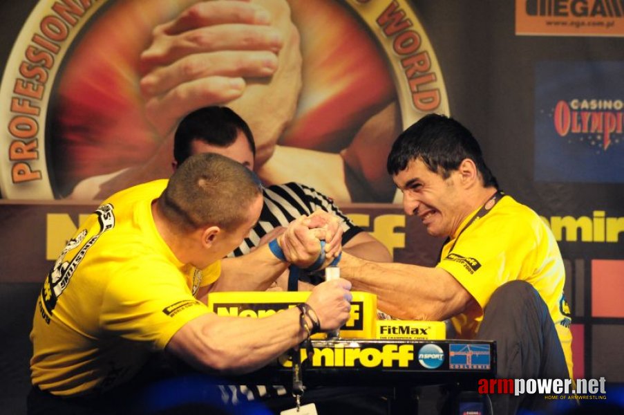 Nemiroff 2009 - Day 1 - Left hand # Siłowanie na ręce # Armwrestling # Armpower.net