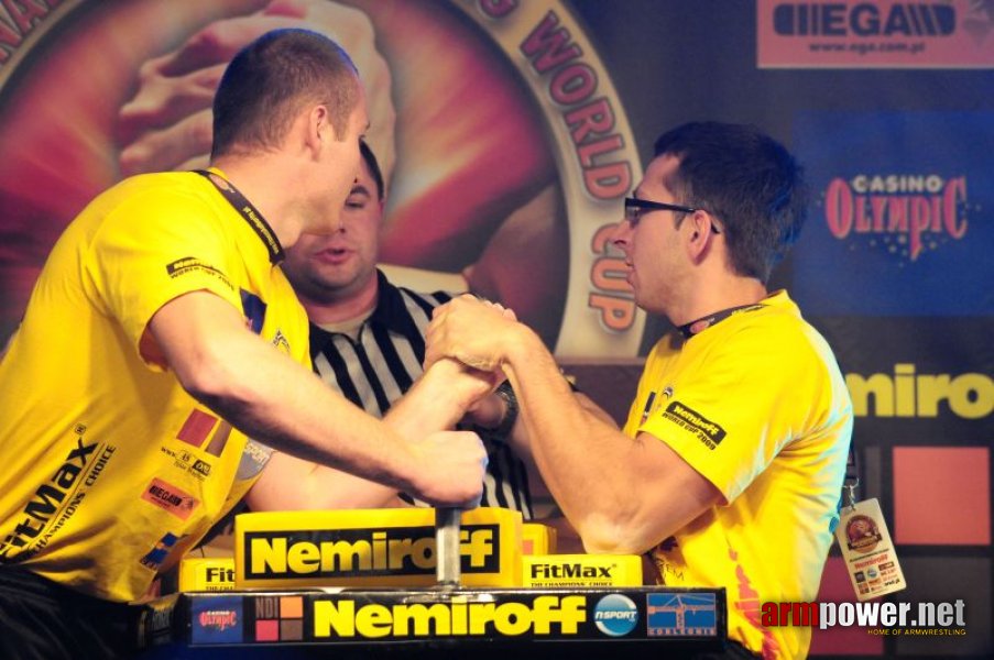 Nemiroff 2009 - Day 1 - Left hand # Siłowanie na ręce # Armwrestling # Armpower.net