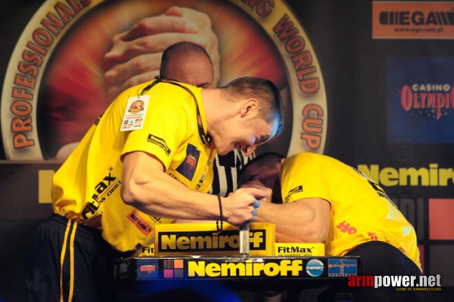 Nemiroff 2009 - Day 1 - Left hand # Siłowanie na ręce # Armwrestling # Armpower.net