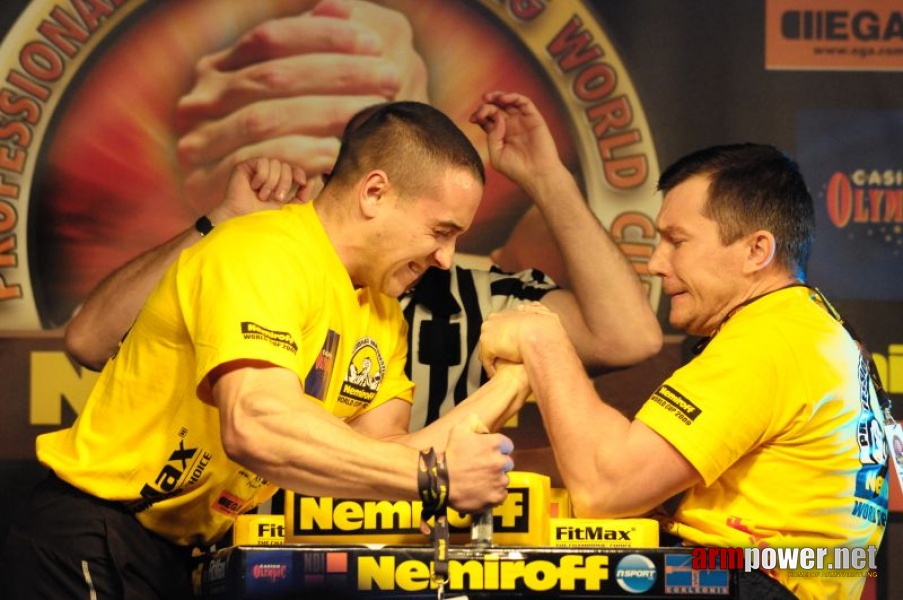 Nemiroff 2009 - Day 1 - Left hand # Siłowanie na ręce # Armwrestling # Armpower.net