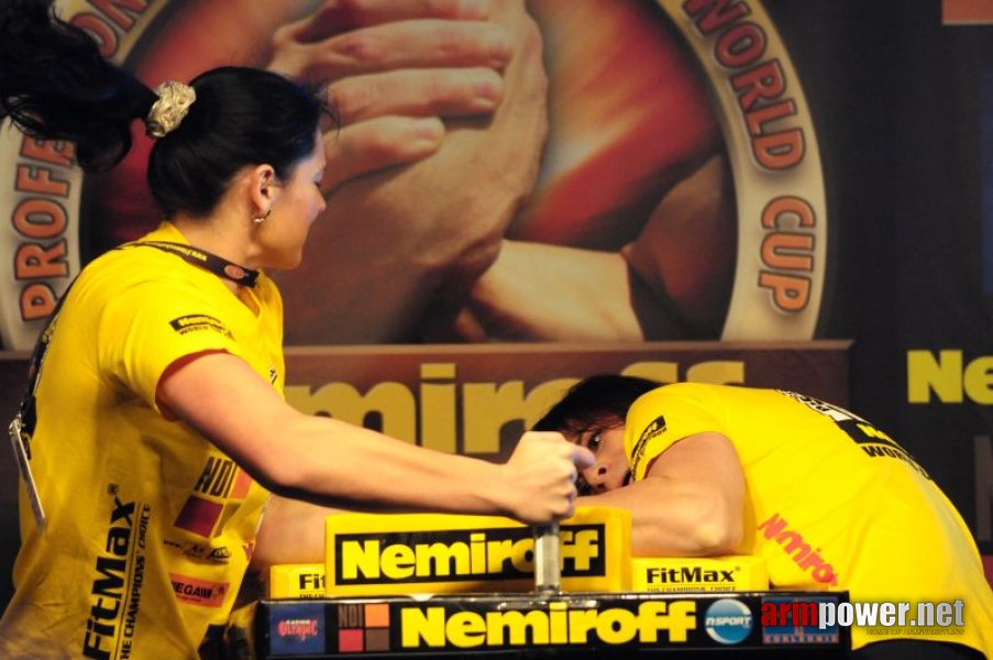 Nemiroff 2009 - Day 1 - Left hand # Siłowanie na ręce # Armwrestling # Armpower.net