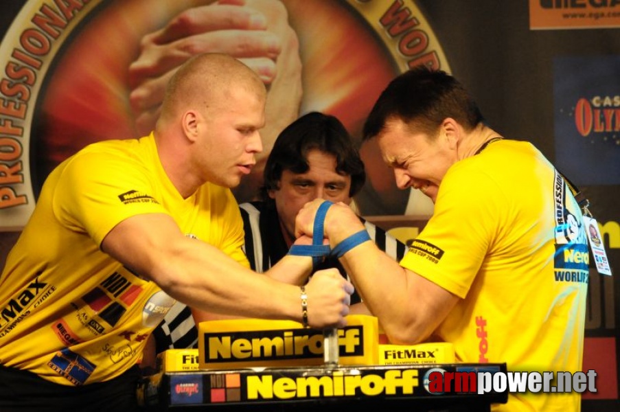 Nemiroff 2009 - Day 1 - Left hand # Siłowanie na ręce # Armwrestling # Armpower.net