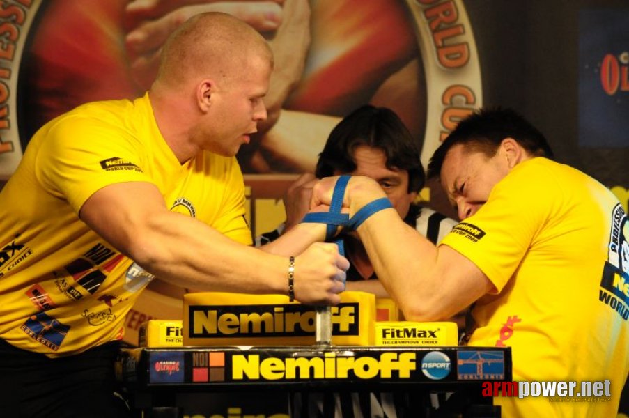 Nemiroff 2009 - Day 1 - Left hand # Siłowanie na ręce # Armwrestling # Armpower.net